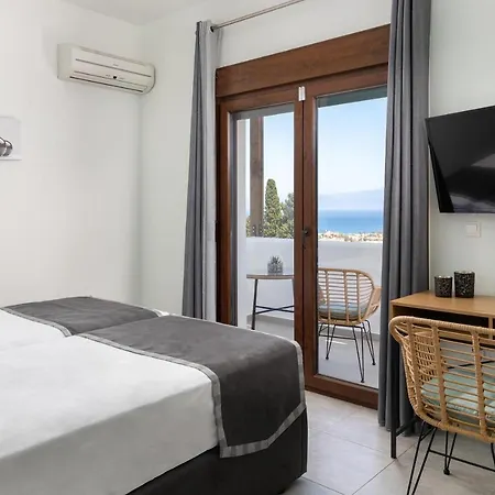 Βίλα Mariani Renovated 2022 ,private Pool, Sea Views , Lindos 10 Mins,beach 3 Mins