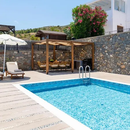 Βίλα Mariani Renovated 2022 ,private Pool, Sea Views , Lindos 10 Mins,beach 3 Mins Κάλαθος