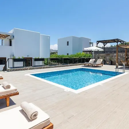 Βίλα Mariani Renovated 2022 ,private Pool, Sea Views , Lindos 10 Mins,beach 3 Mins