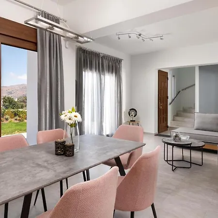 Βίλα Mariani Renovated 2022 ,private Pool, Sea Views , Lindos 10 Mins,beach 3 Mins *