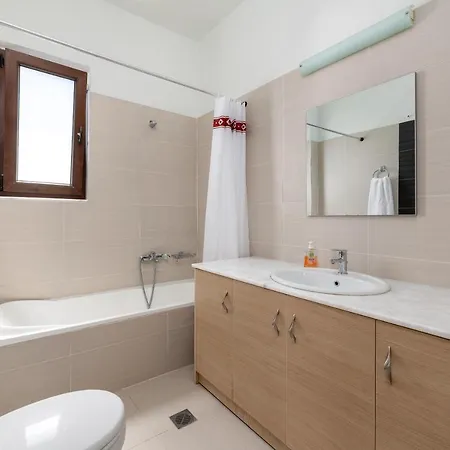Βίλα Mariani Renovated 2022 ,private Pool, Sea Views , Lindos 10 Mins,beach 3 Mins Κάλαθος