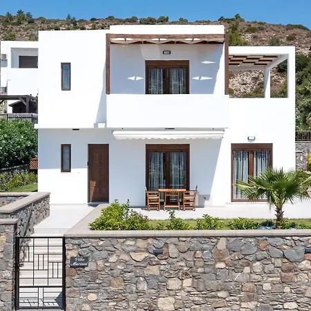 Mariani Renovated 2022 ,private Pool, Sea Views , Lindos 10 Mins,beach 3 Mins Βίλα