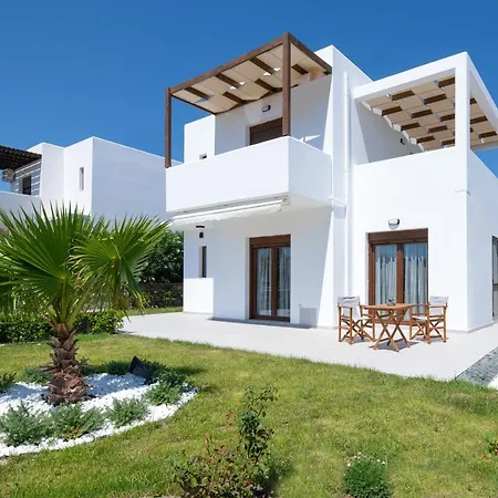Mariani Renovated 2022 ,private Pool, Sea Views , Lindos 10 Mins,beach 3 Mins Βίλα *